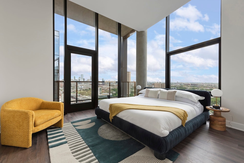 Fulton Market Penthouse 4BR Family Fun Views