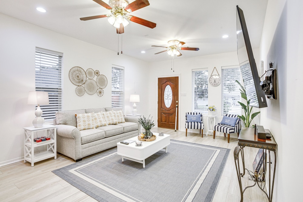 5 Mi to Bourbon Street: Nola Home w/ Fenced Yard!