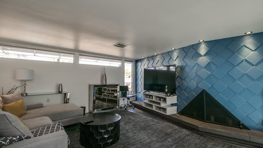 Mid-century Modern W/backyard Oasis, Putting Green view 5