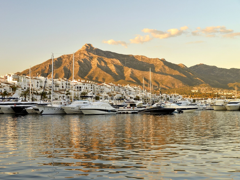 2 Bed Gf Apt Near Puerto Banus