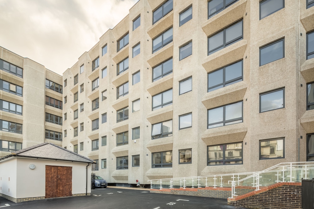 Stevenage Vacations - Skyline Luxury Apartments - Property Image 4