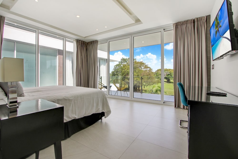 Ultra Modern Villa with Chef & Maid