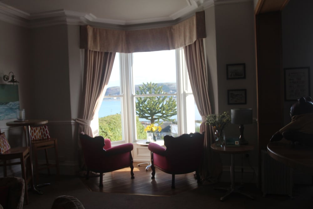 Bryn-Y-Mor Hotel