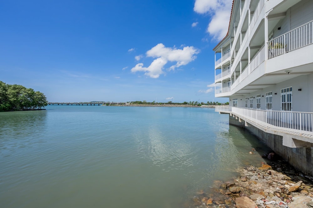 w Phenomenal 2BR w Fantastic View in Panama
