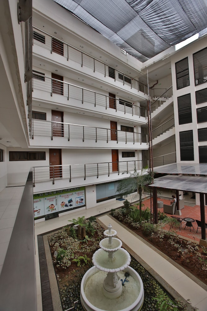 Crown Regency Courtyard Resort, Boracay Island - 9