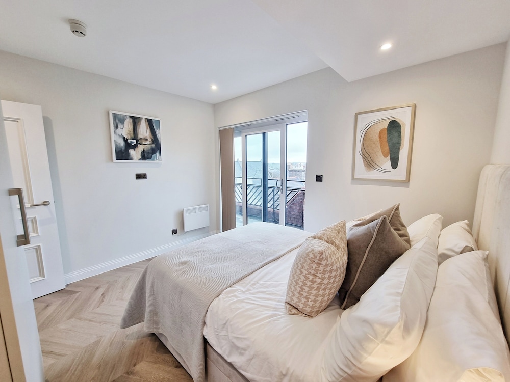 1 Bed Flat - Sleeps 2 - Parking - Wifi