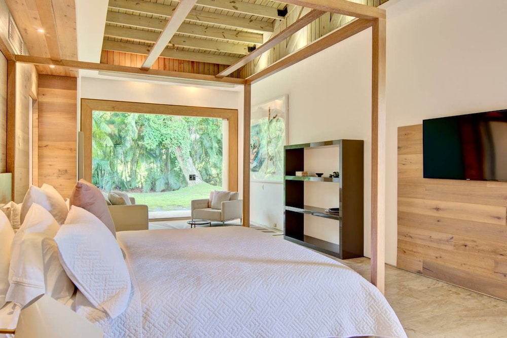 Architect s Estate w Pool Private Chef Butler