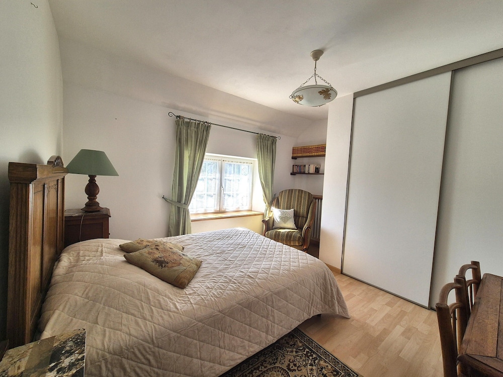 Spacious Family Home Near the Sea