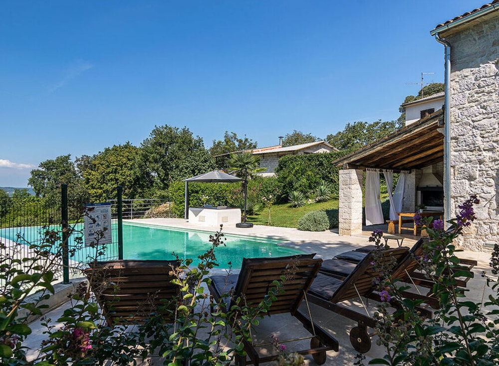Villa Zvonar Comfortable Holiday Residence view 4