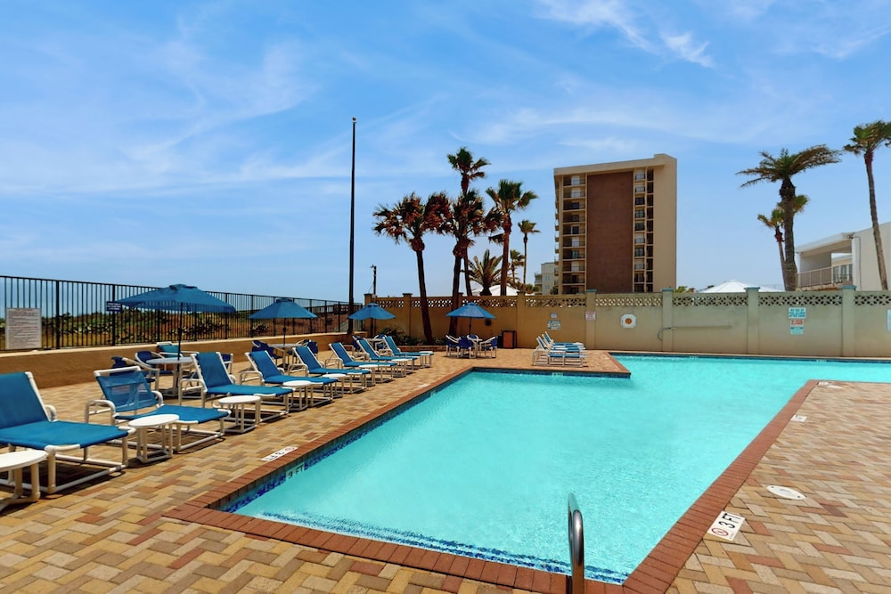 3BR Gulf View Pentouse w/ Pool - Steps to Shore