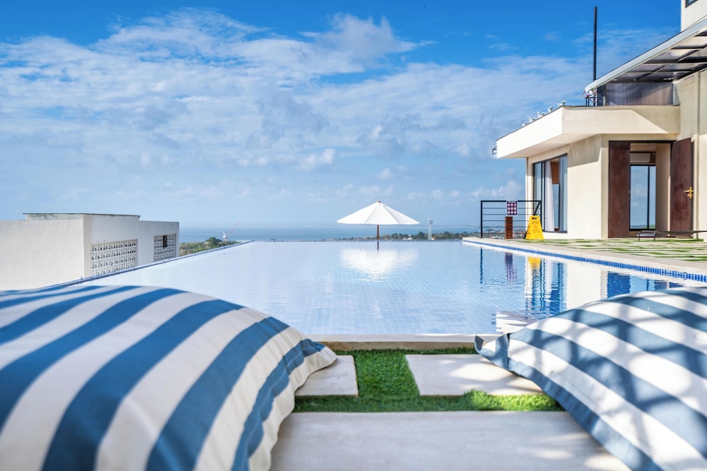 Jiya Villa Uluwatu - Panoramic Terraces with Stunning Views, Luxury Service and Entertainment