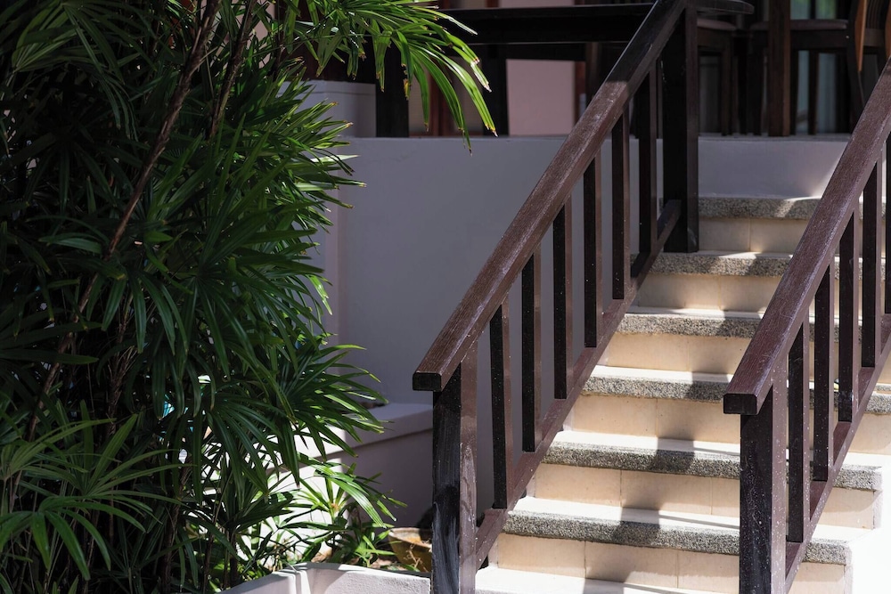Spacious Private 4 BR Villa With a Working Office