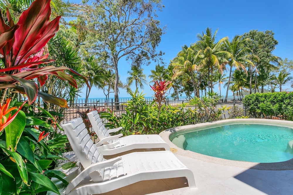 Reeflections Beachfront Holiday House
