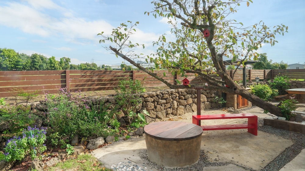 Jeju Proud Jacuzzi Dokche Pension