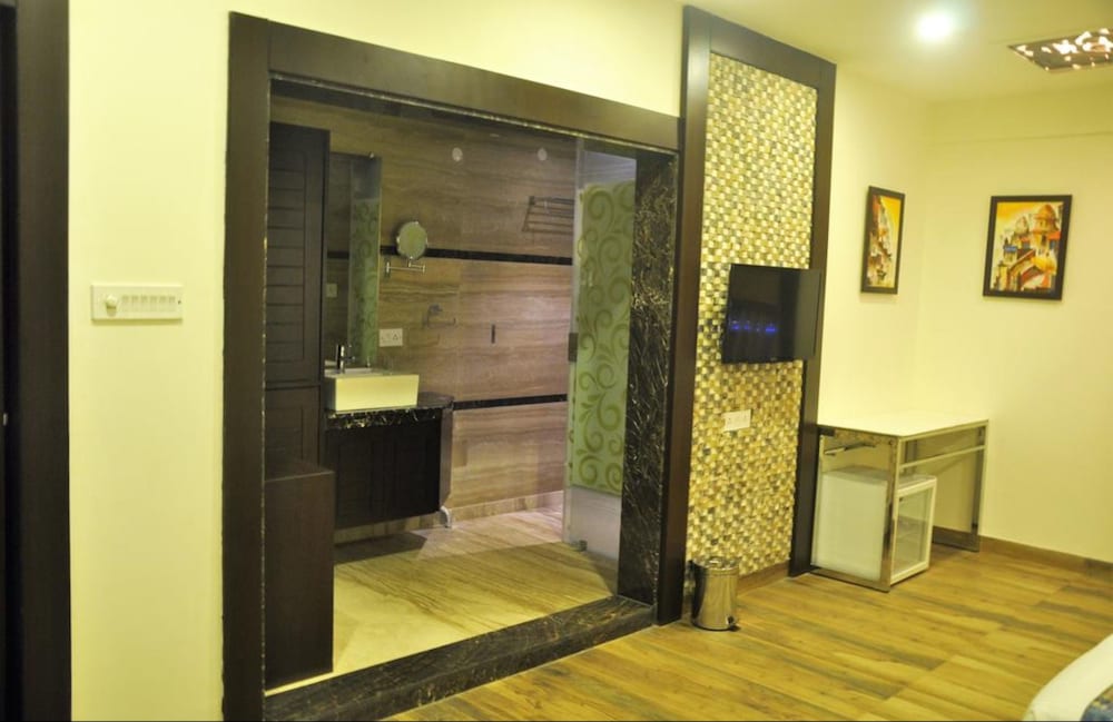 Hotel Ivory Inn