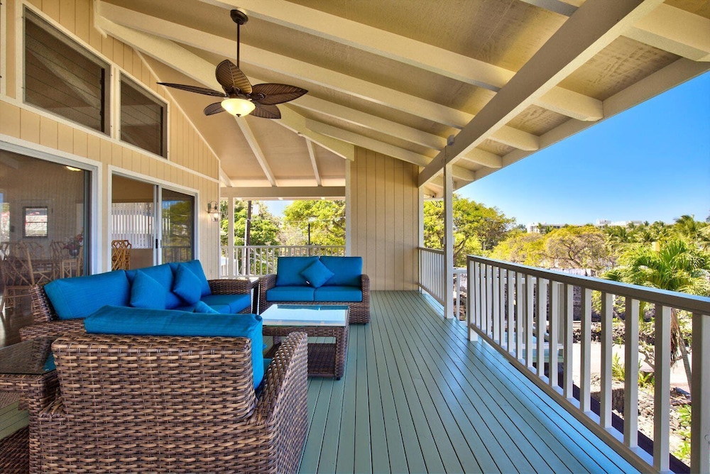 Penthouse - Spectacular Ocean Views - Across From Snorkeling Beach- Vrkcv