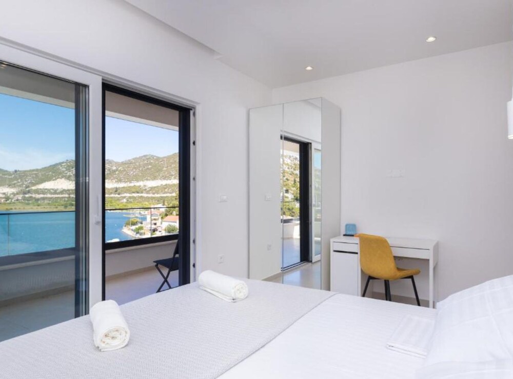 Luxury Villa Navis