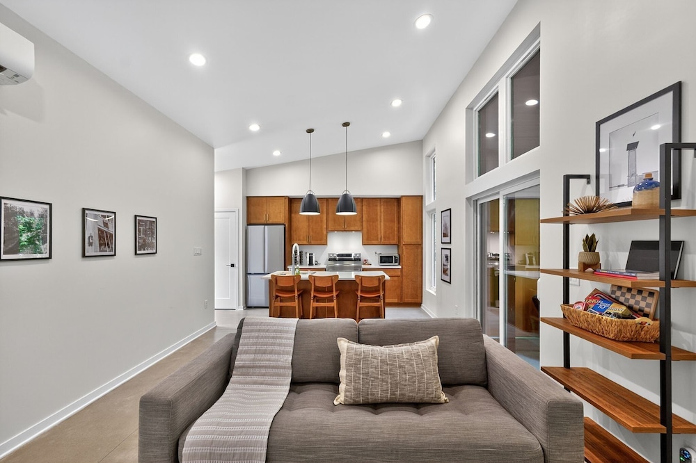 500 House - Unit A 1 Bedroom Townhouse
