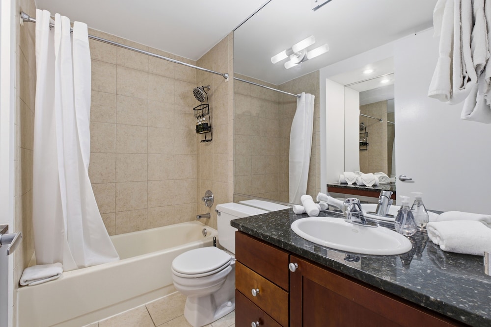 2bd River North Million Dollar Views! Parking Incl 2 Bedroom Condo