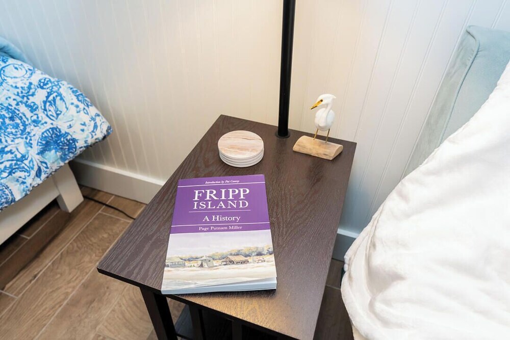 Newly Renovated Sunsuite! Centrally Located With Resort Access!