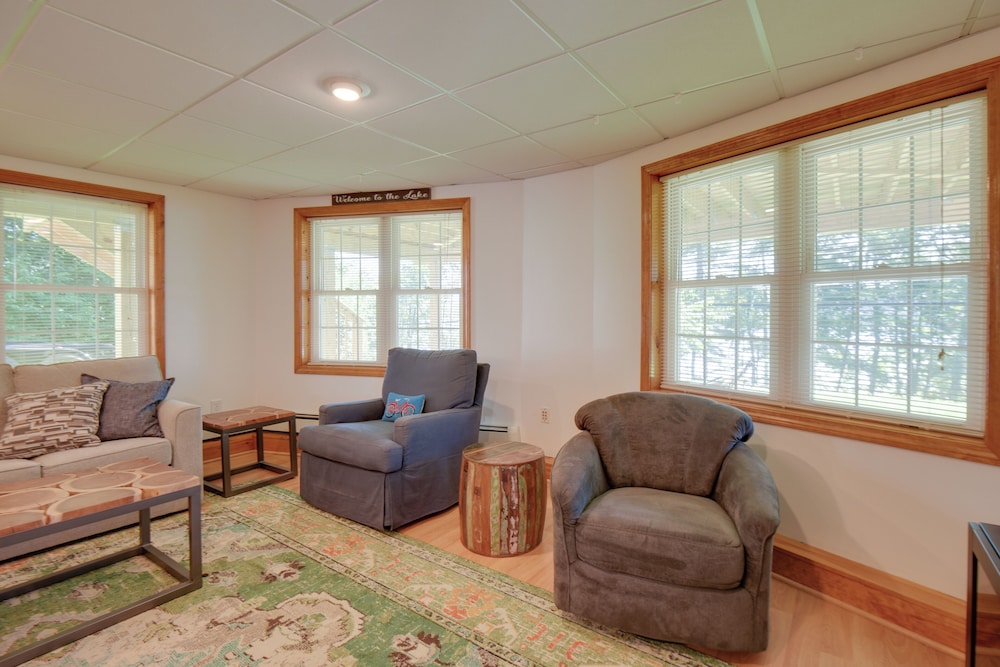 Walk to Lake Winnisquam Access: Cozy Retreat