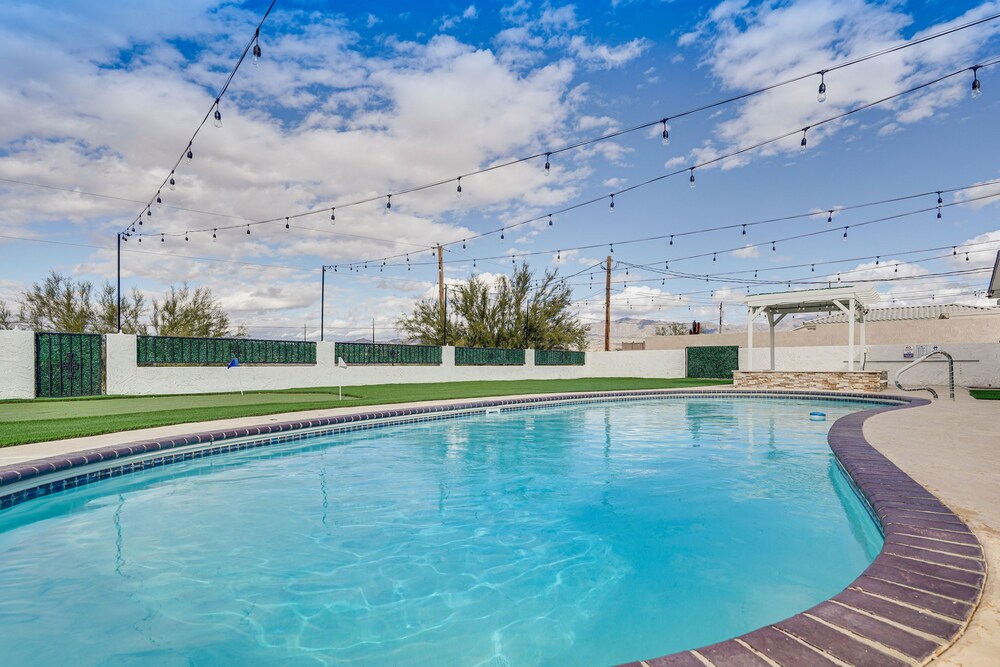 Sunny Arizona Oasis w/ Views - 2 Mi to Lake Havasu