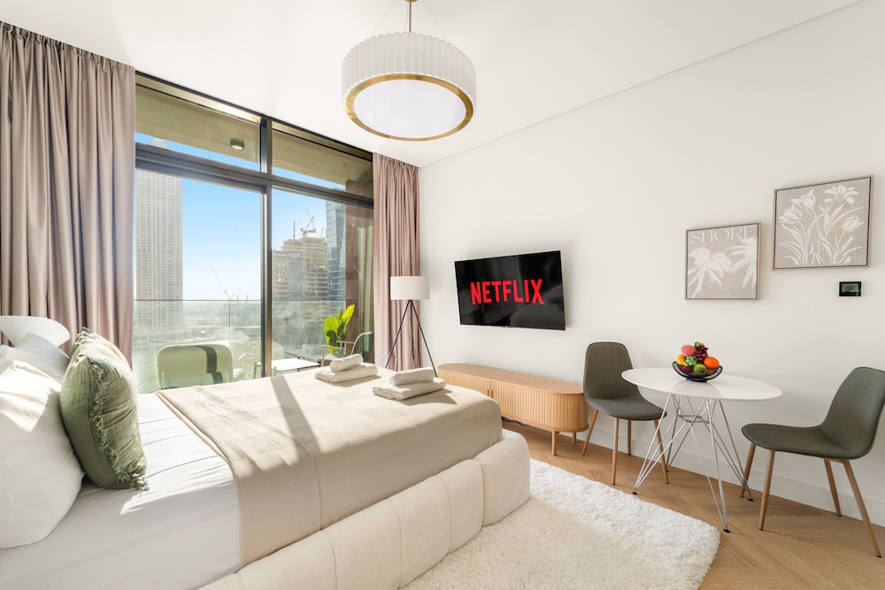 Peninsula One - 1312 Studio