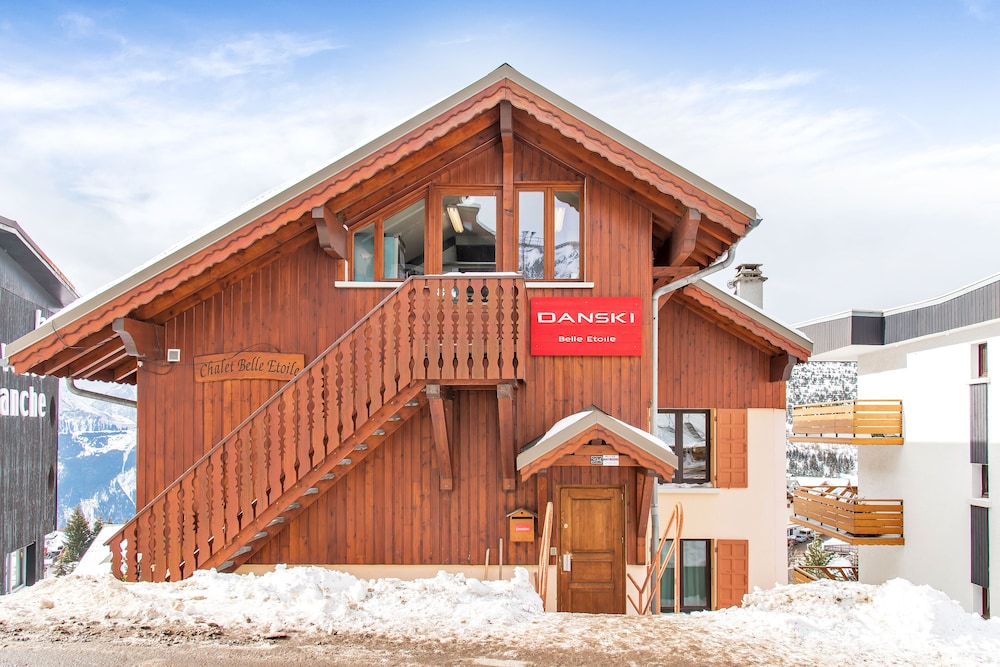 Huez Vacations - Chalethotel Belle Etoile by Skinetworks - Property Image 1