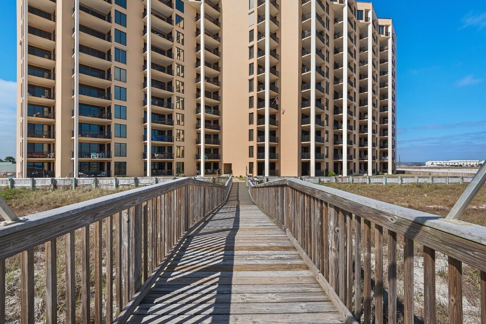The Palms 3 Bedroom Condo by RedAwning view 3