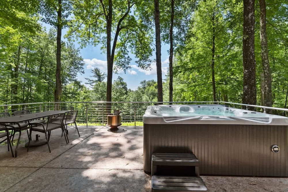 Epic Architectural Masterpiece w Views hot tub