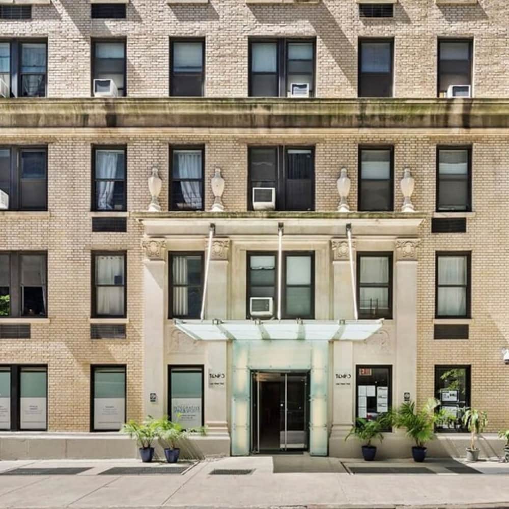 73-406 New 1BR 1bth UWS Doorman Gym