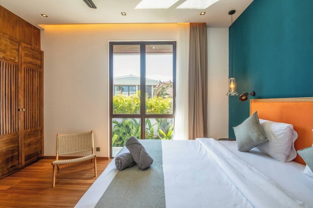Modern 3BR Villa Enclosed Living
