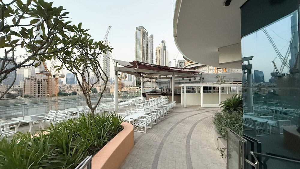 DAMAC Suites by Hostiva – Burj & Fountain