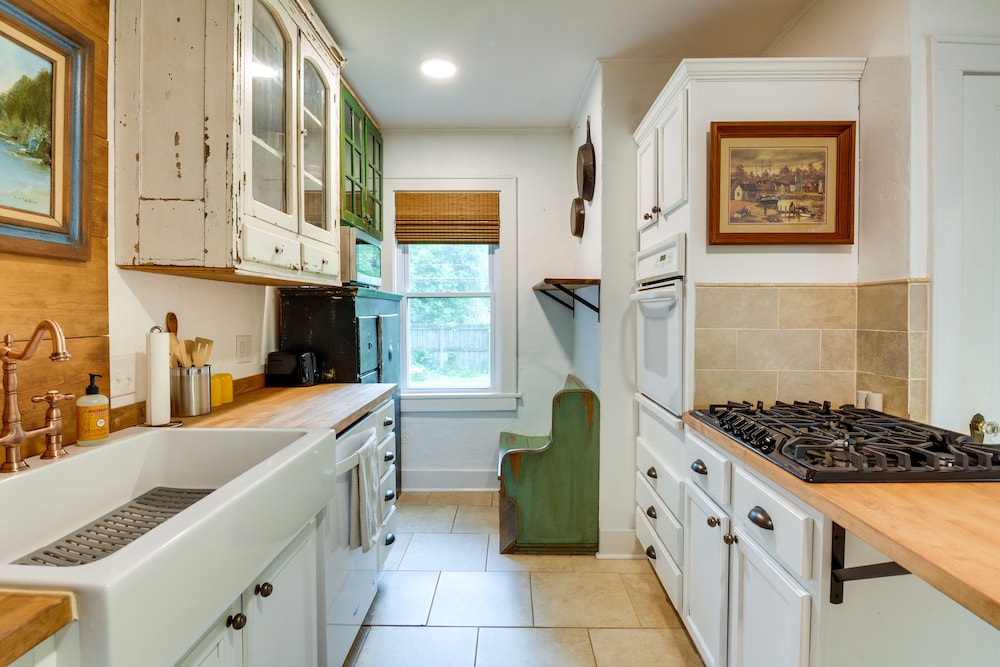 Springfield Vacations - Whimsical Cottage Near Springfield Art Museum! - Property Image 29