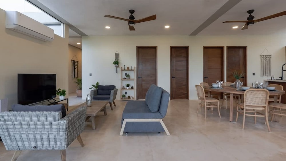 Luxury Penthouse w Private Pool Stunning Views