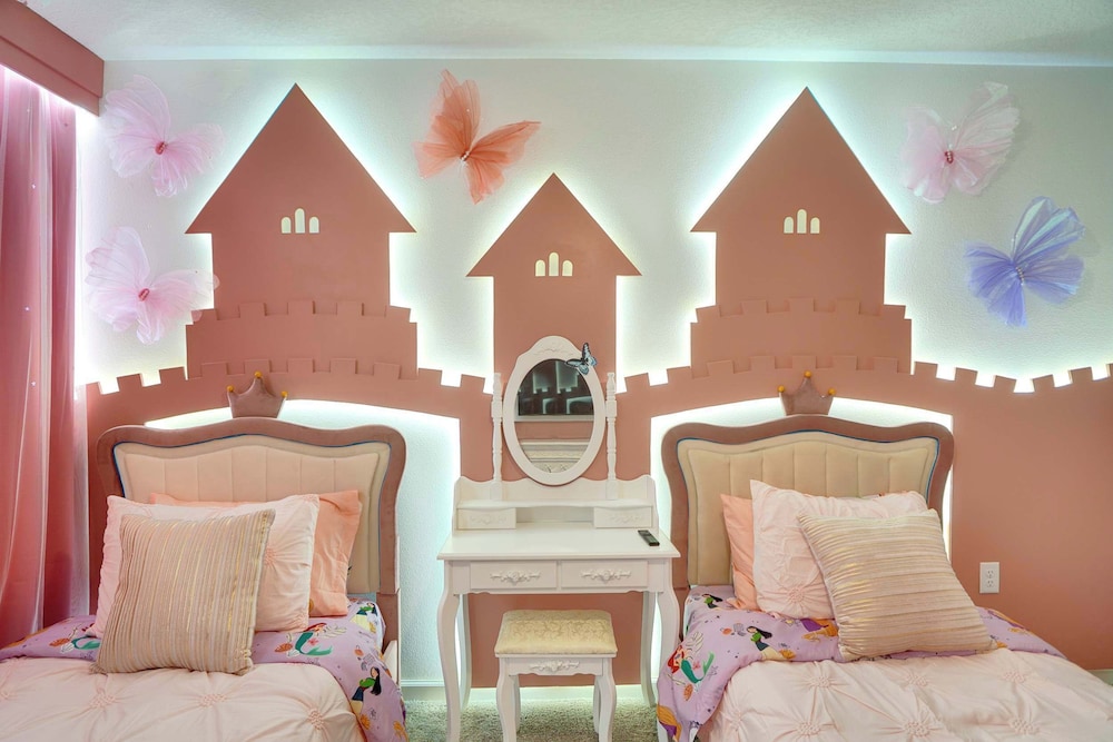 Luxury 7BR Villa, Pool, Spa & Game Room