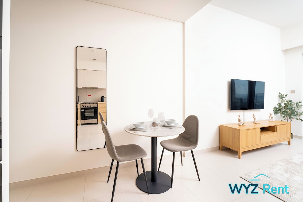 Sleek 1BR in Burj Royale with Canal View