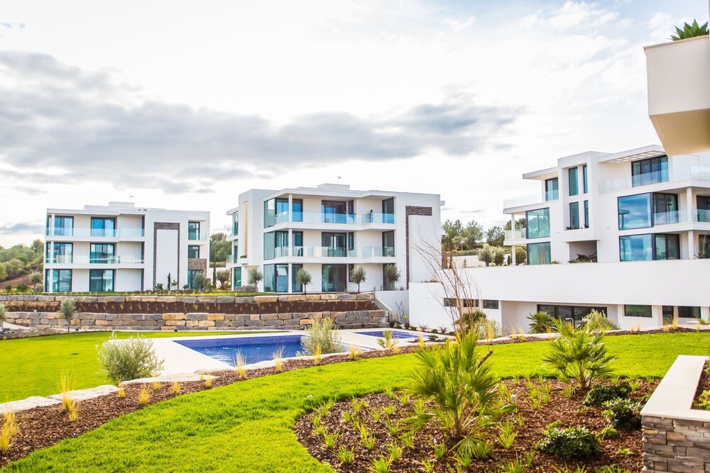 Monte Rei 3 bed Penthouse Apt