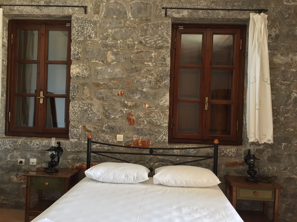 LAS Giannakakou traditional stone houses photo 2