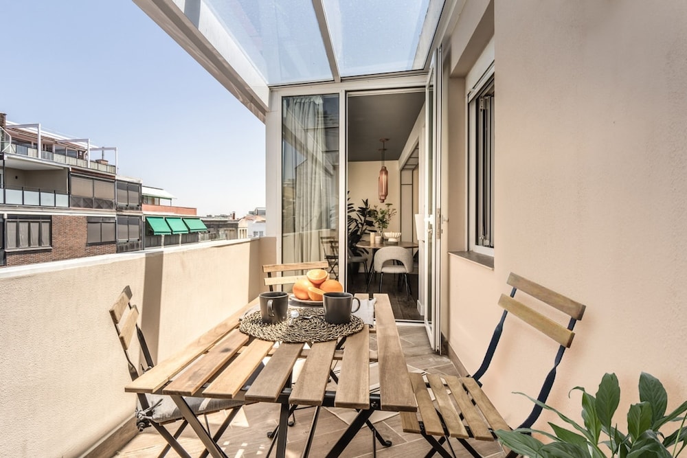 Casoria - 3 Bedrooms and Terrace in Trafalgar