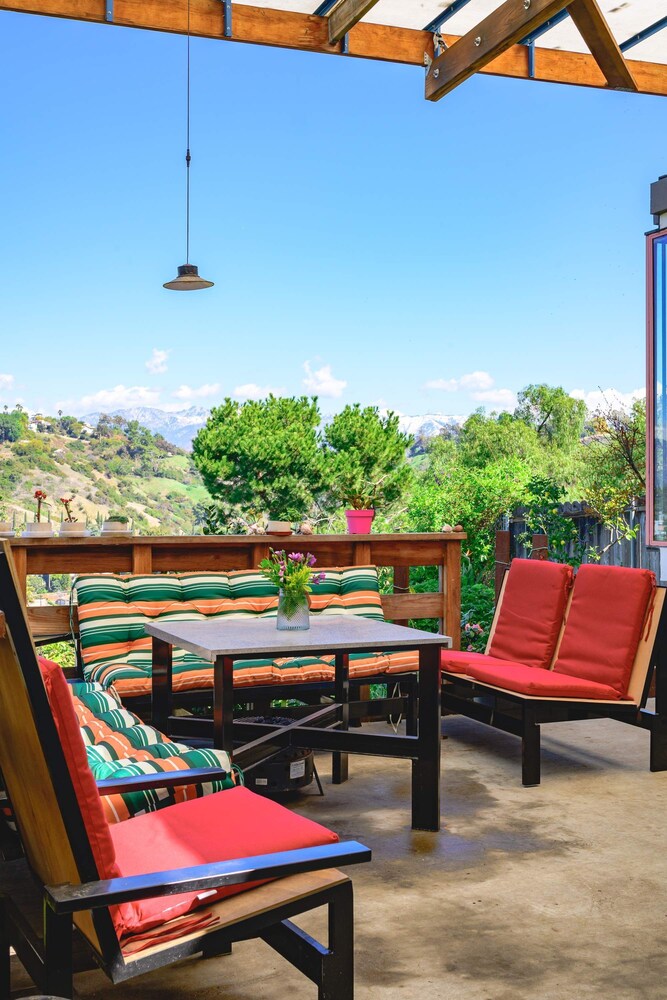 Scenic Retreat With Deck Stunning Views in LA