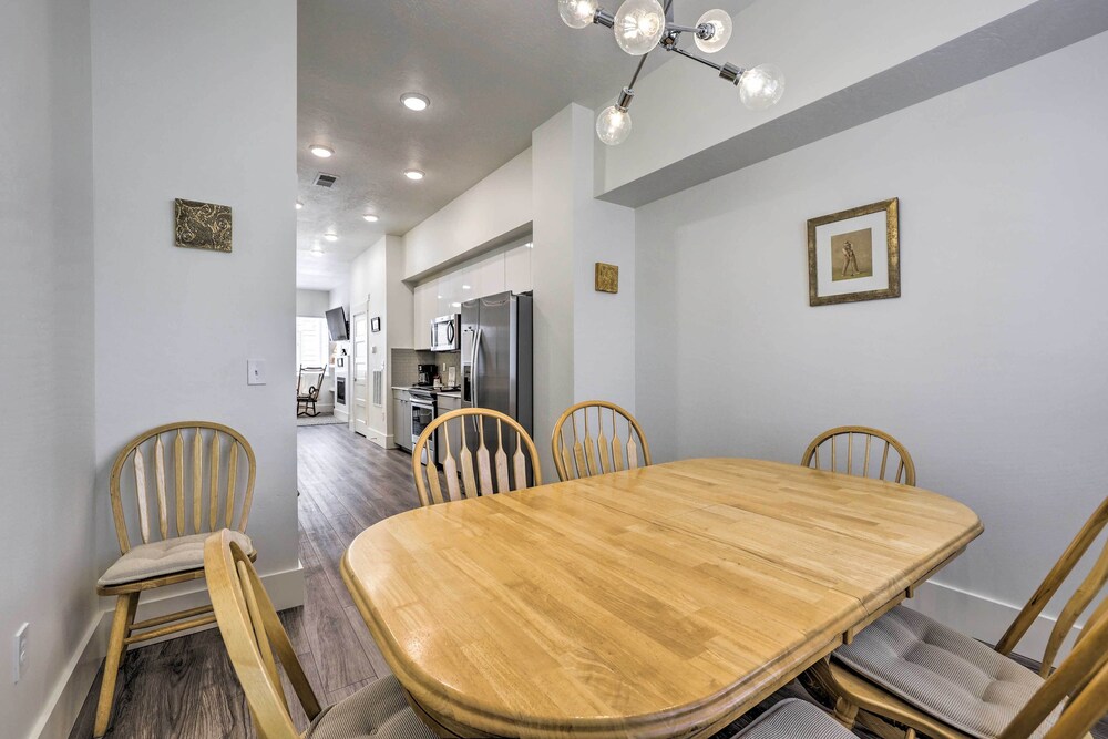 Boise Townhome w/ Rooftop Deck, 2 Mi to Downtown! view 4