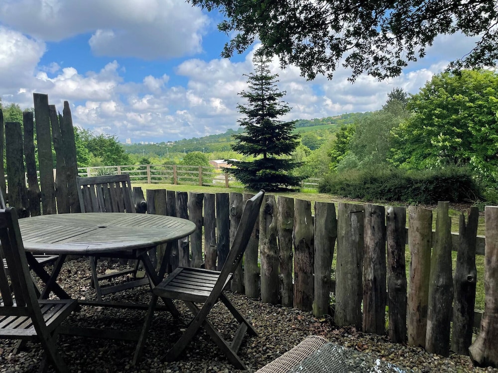 ๐ฟ Quaint Country Cottage With Valley Views, Dog-friendly & Horse-friendly