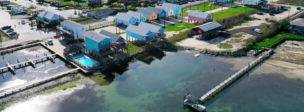 Sleeps 26 2 Homes w/ Waterfront Pool + Boat Dock Laguna Village Escape