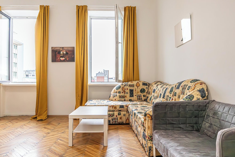 Bright 2BR Apartment Near Danube