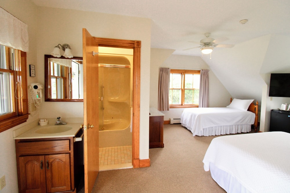 Rose Farm Inn