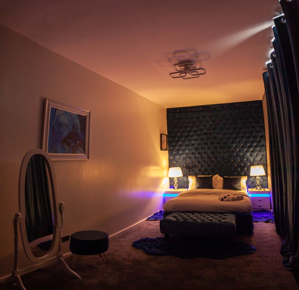 Stunning 2-bed Apartment in Birmingham view 2