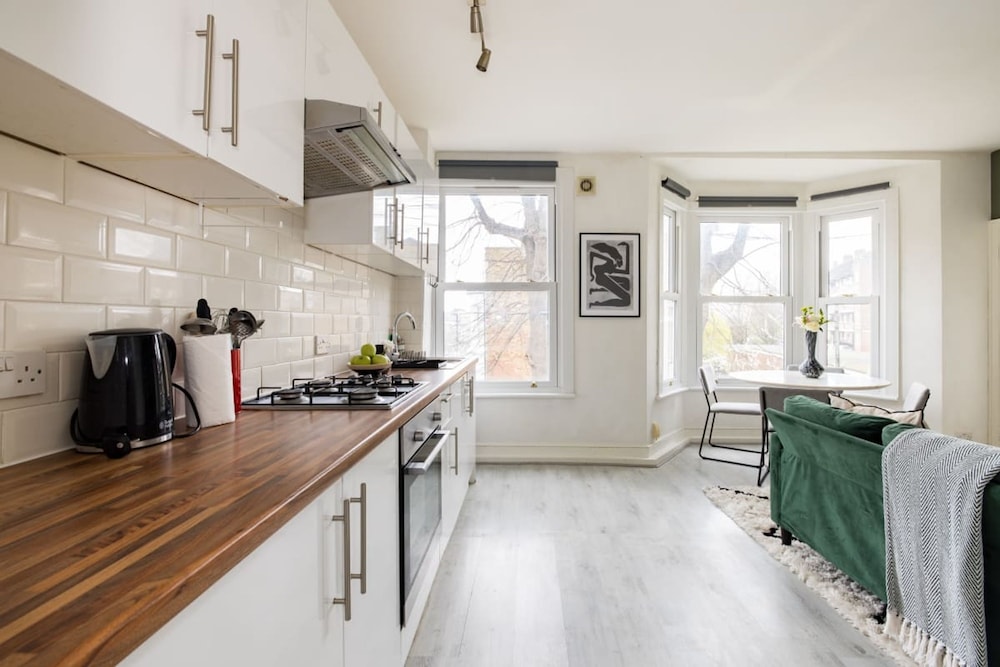 The Brockwell Park Place - Bright 2bdr Flat