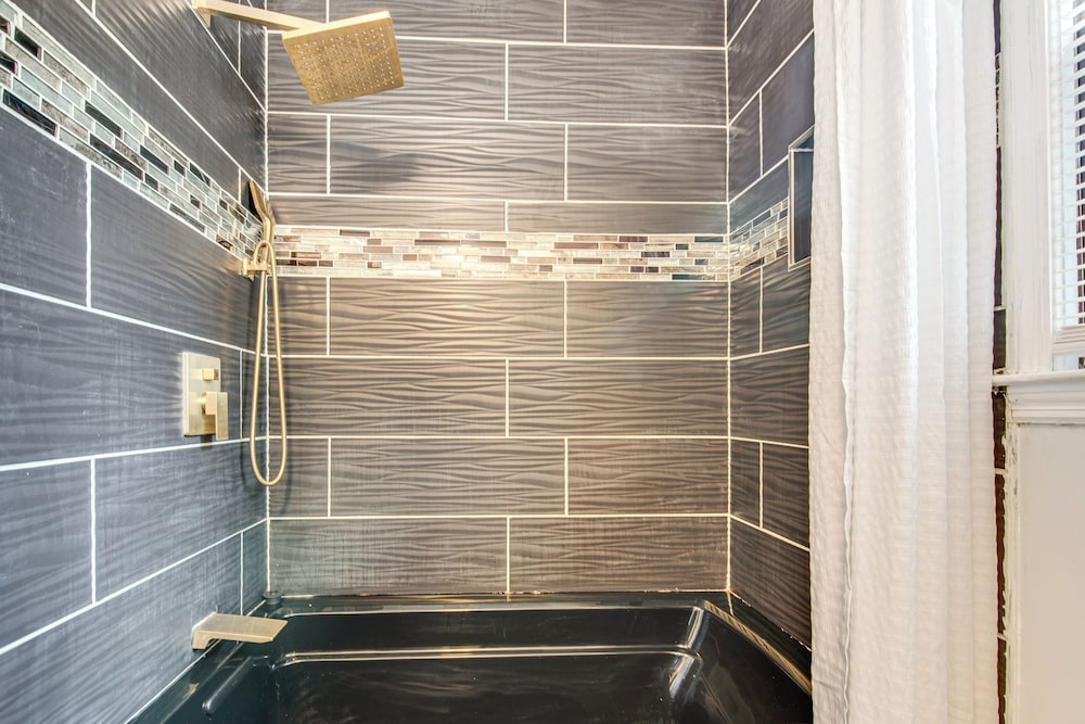 6 Mi to Airport: Riverdale Home w/ Private Pool!