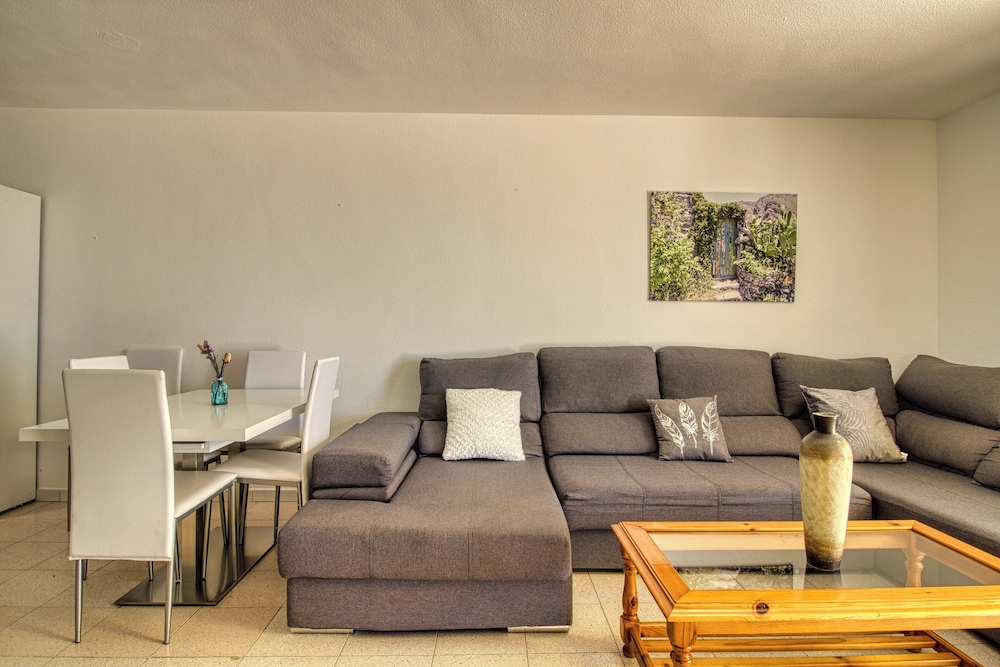 Apartment - Sleeps 4 - Jacuzzi - Terrace - Pool